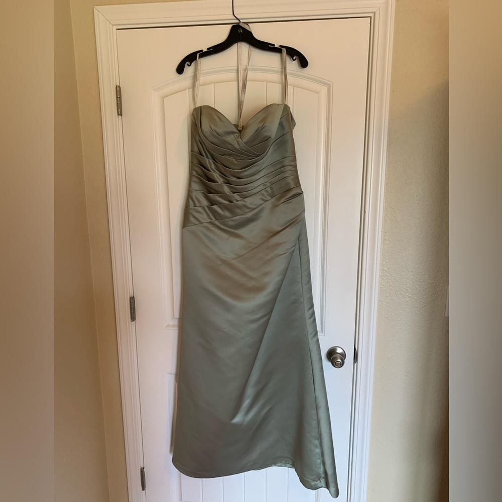 Elegant Strapless Evening Dress in Sage/Celery Green